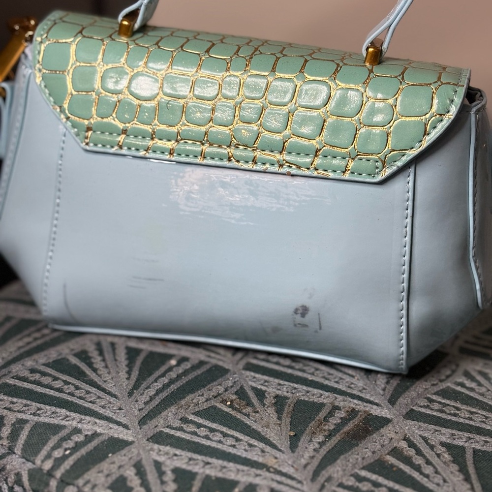 Elegant Mint Green Crocodile Pattern Handbag - image 4